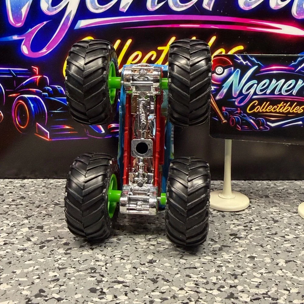 Hot Wheels Monster Truck Yoshi Super Mario Blue Diecast 1:64 Scale GKD37